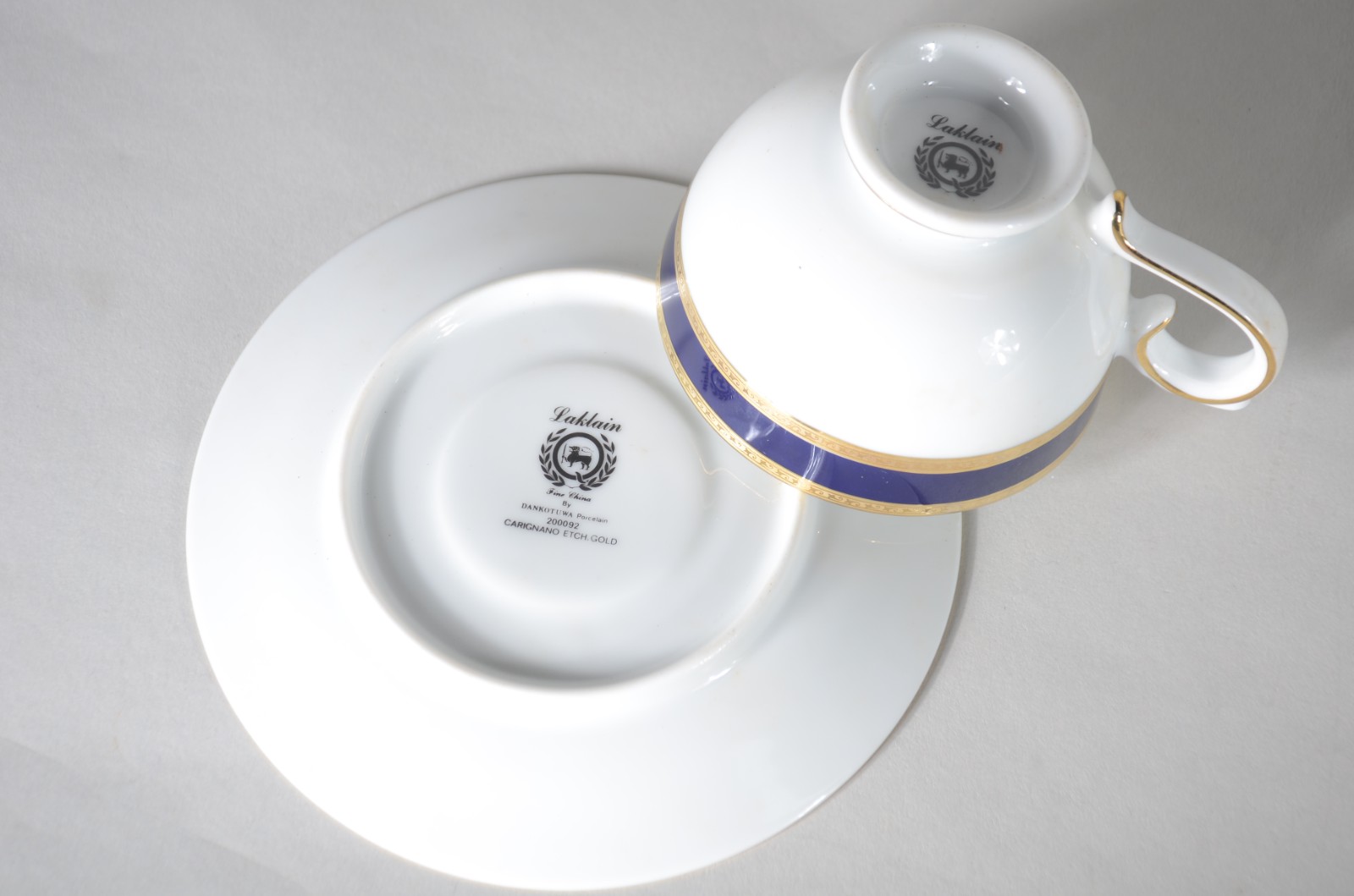 Conjunto com 6 xícaras com pires para chá de porcelana LAKLAIN. - foto 5 de 7