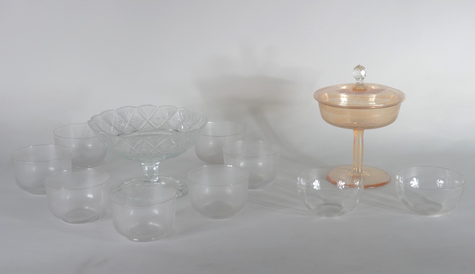 Diversas peças de cristal/vidro, sendo: fruteira, 9 bowls pequenos em... - foto 1 de 11