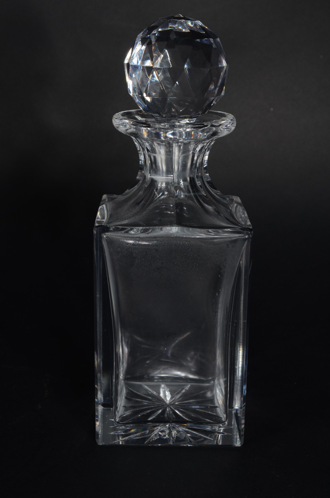 Três garrafas de cristal, diversos modelos. - foto 3 de 9