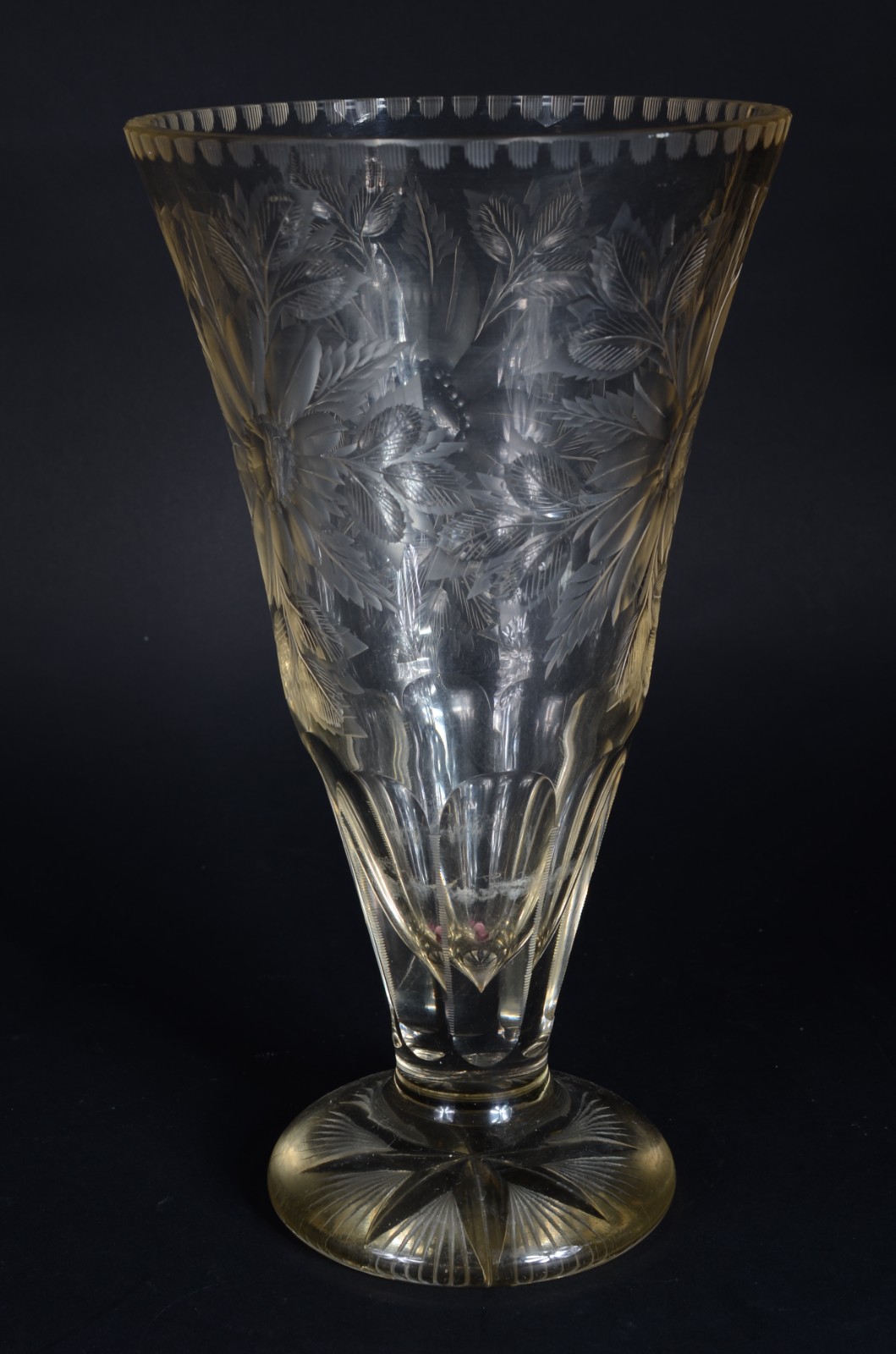 Vaso/floreira de cristal lapidado (lascado na borda). - foto 1 de 8