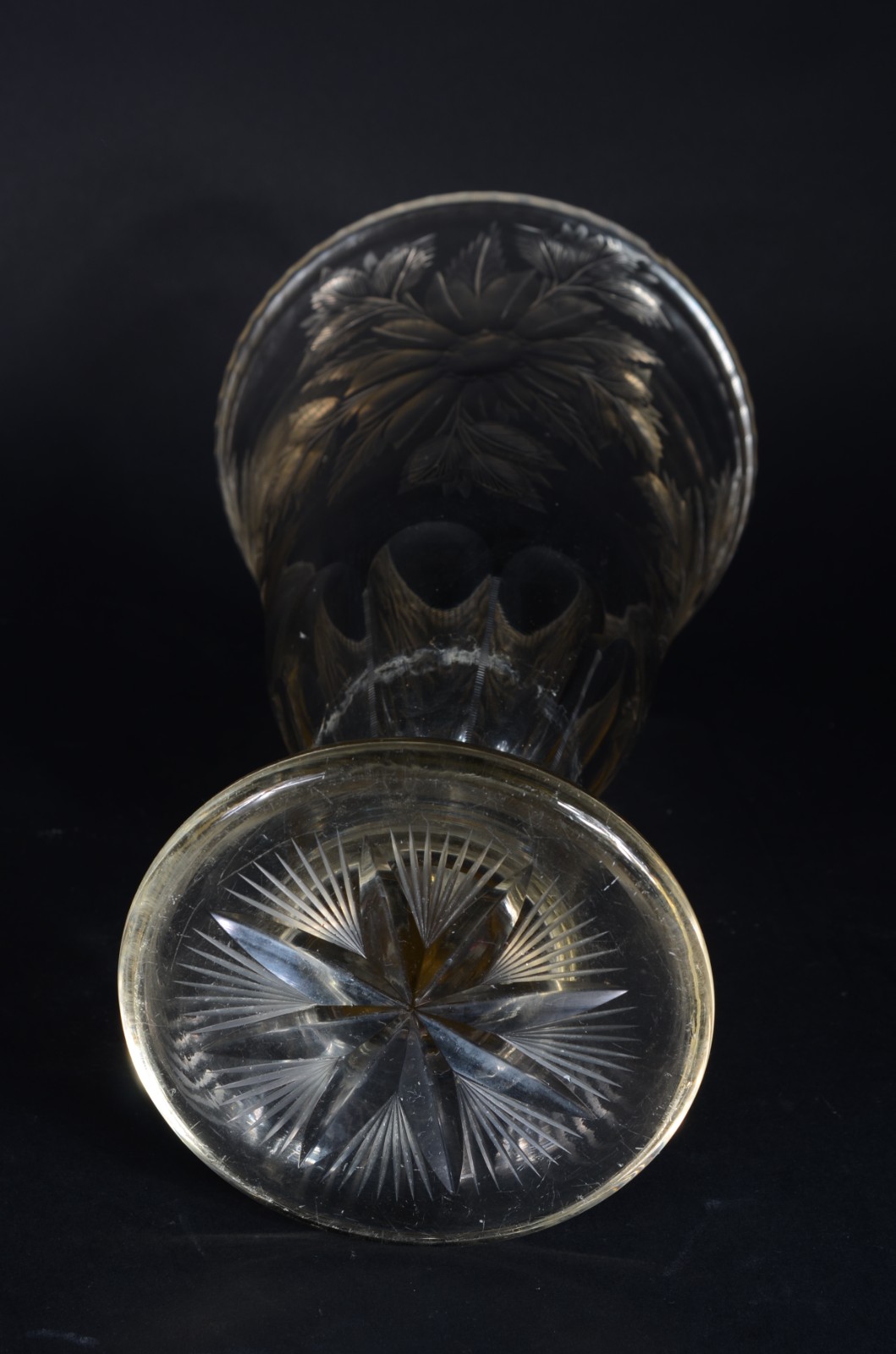 Vaso/floreira de cristal lapidado (lascado na borda). - foto 4 de 8