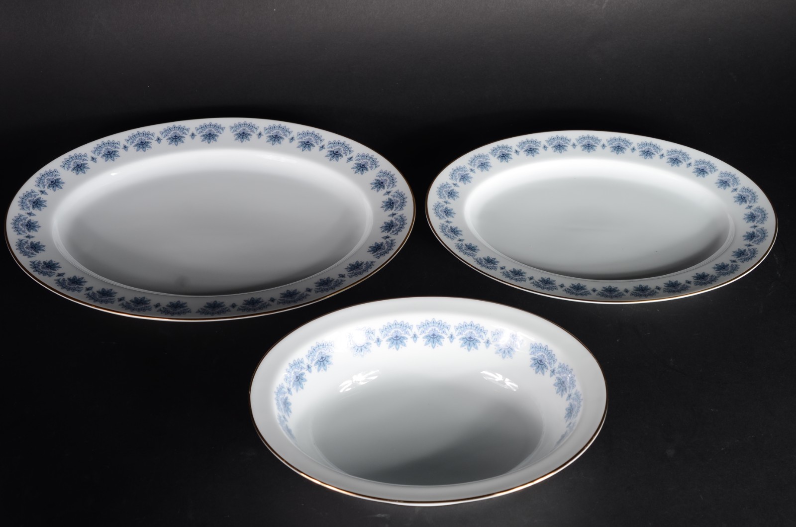 Aparelho de jantar de porcelana japonesa "RC", branca com guirlandas... - foto 2 de 8