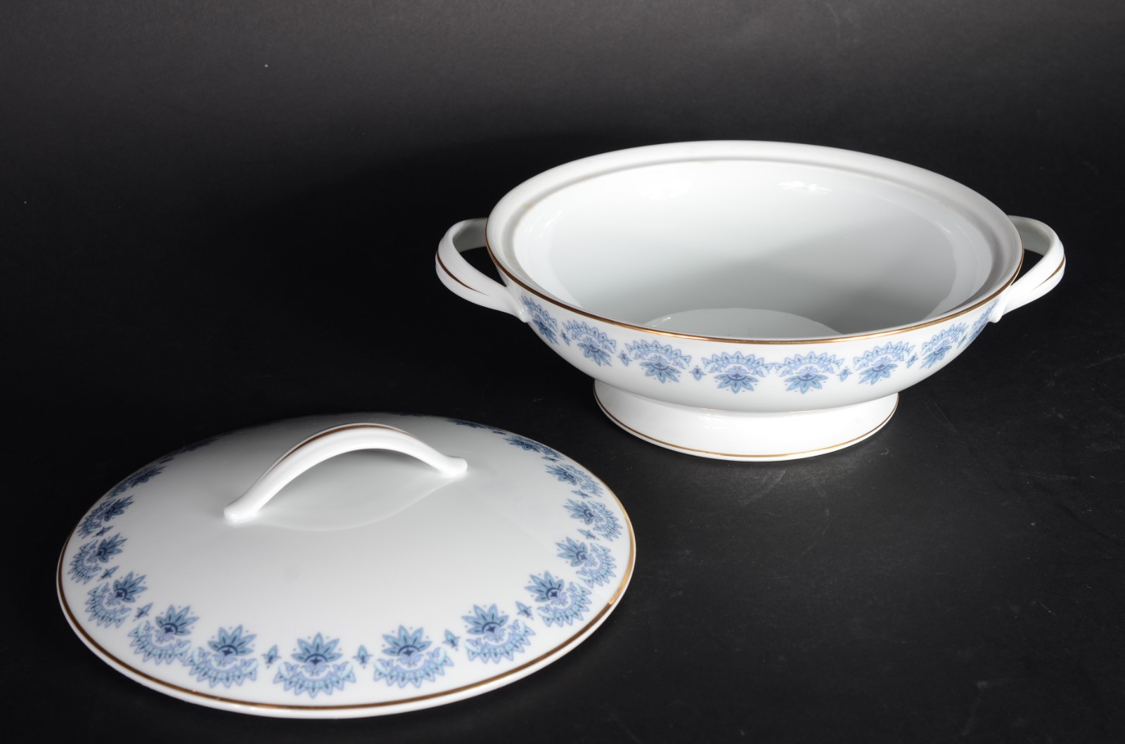 Aparelho de jantar de porcelana japonesa "RC", branca com guirlandas... - foto 5 de 8