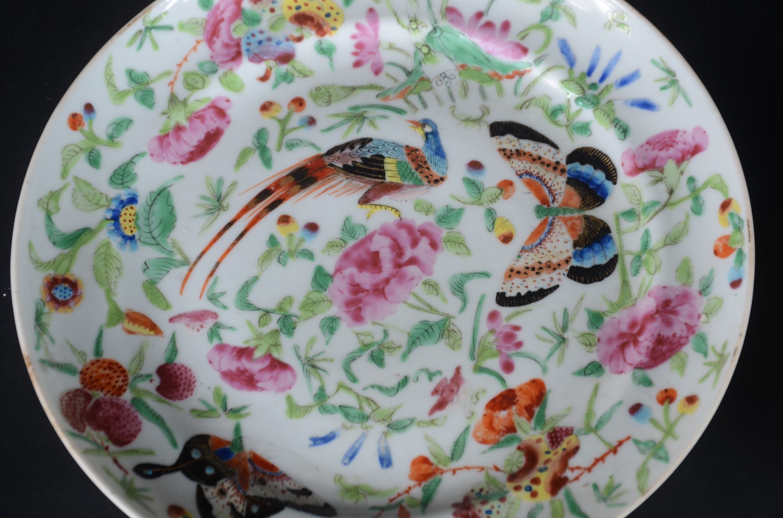 Nove pratos de porcelana oriental, diversas decorações. Com restauro. - foto 3 de 11