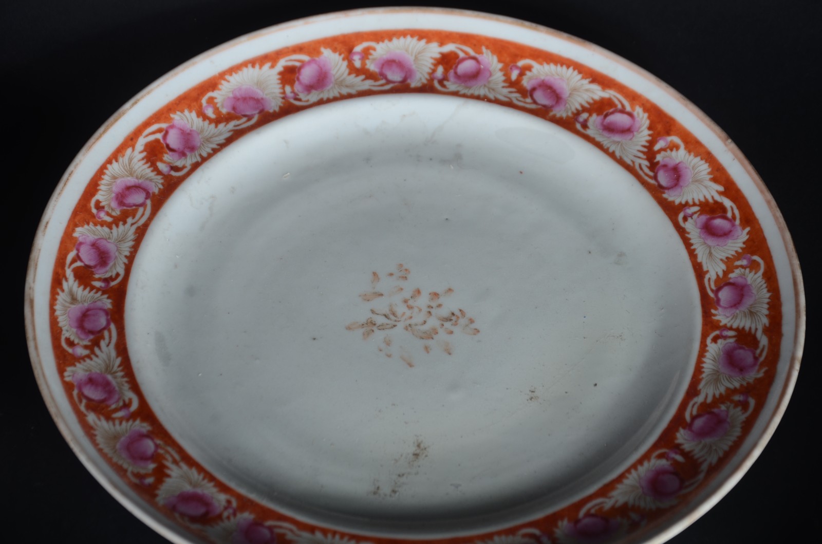 Nove pratos de porcelana oriental, diversas decorações. Com restauro. - foto 7 de 11