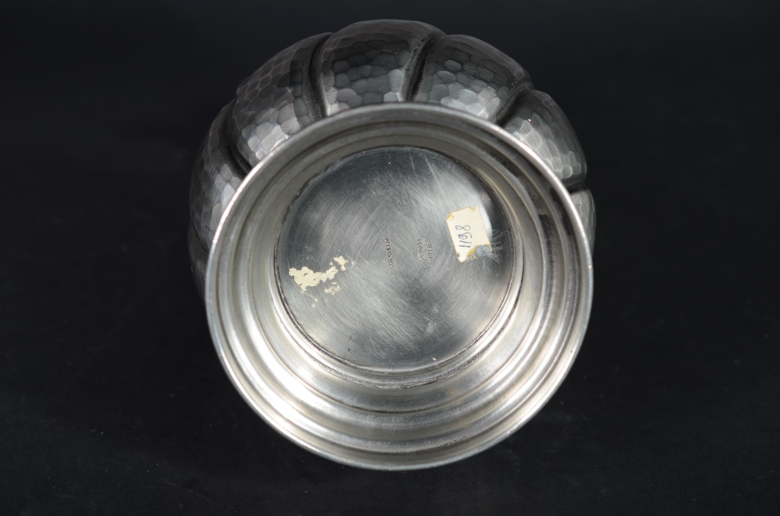 Jarra com alça para vinho de pewter italiano trabalhado em gomos... - foto 5 de 7