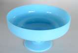 Sèvres (1740),  - Fruteira de opalina azul, assinada.
