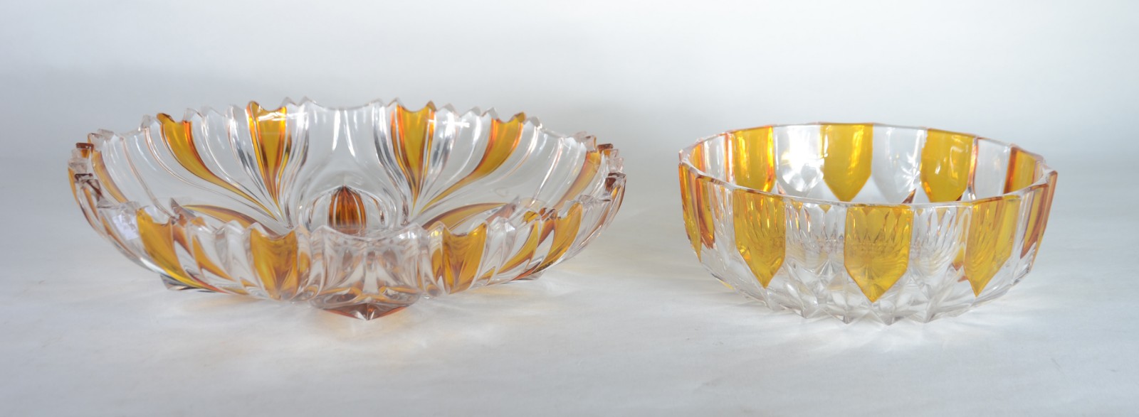 Duas peças, sendo: bowl e prato de cristal doublé na cor âmbar. - foto 5 de 9