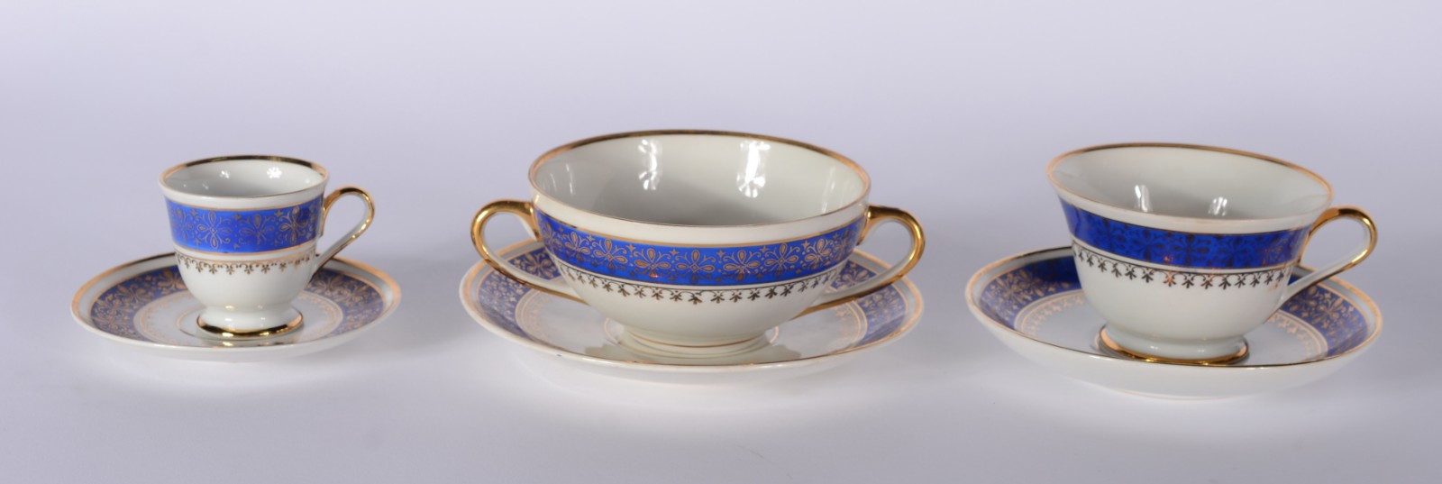 Aparelho de jantar, chá e café de porcelana Mauá, fundo branco, tarja... - foto 3 de 7