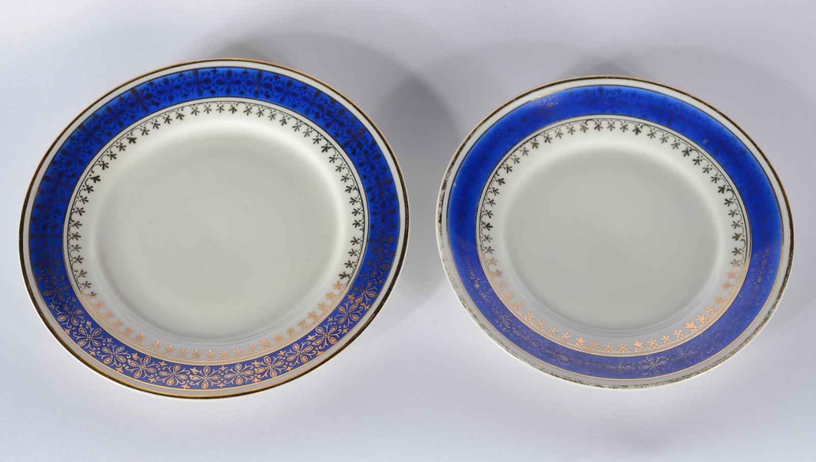 Aparelho de jantar, chá e café de porcelana Mauá, fundo branco, tarja... - foto 4 de 7