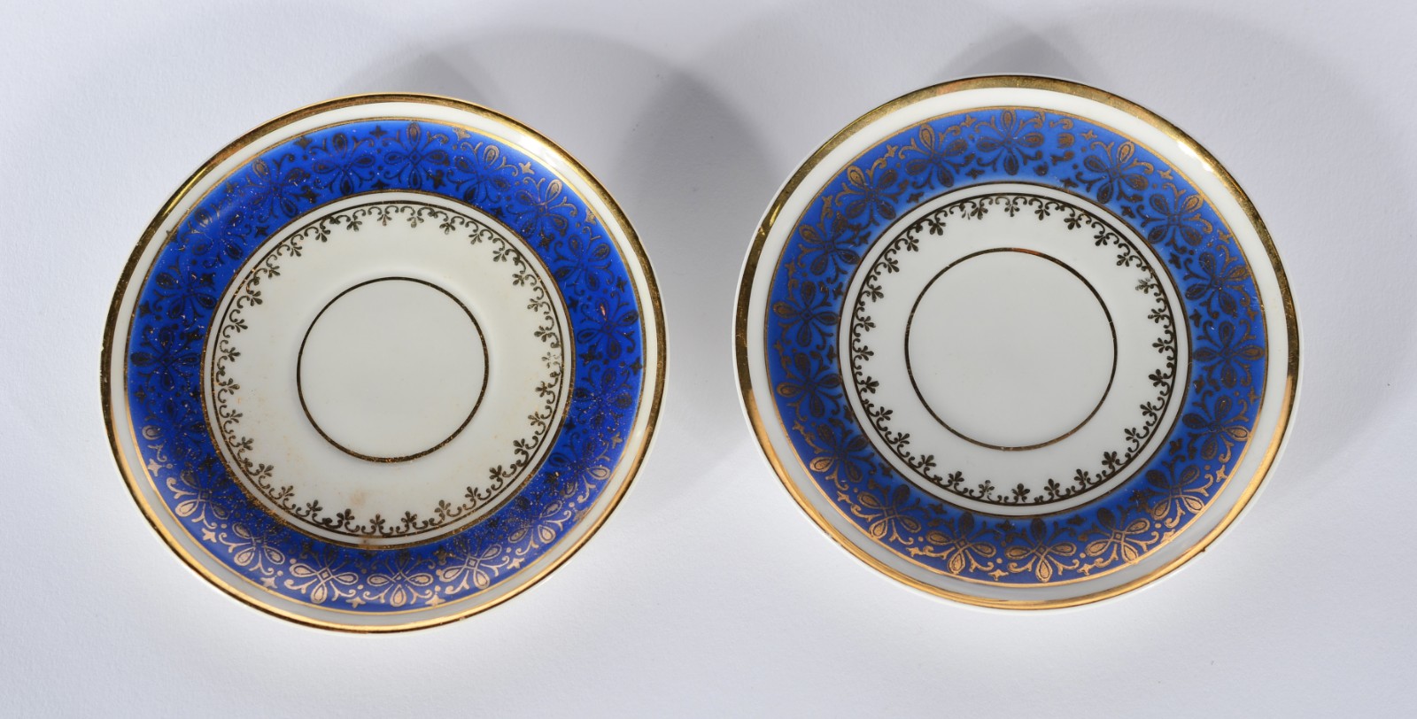Aparelho de jantar, chá e café de porcelana Mauá, fundo branco, tarja... - foto 5 de 7