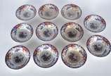 Onze bowls de faiança inglesa decorados em tons... - Onze bowls de faiança inglesa decorados em tons de rouge de fer e azul cobalto. Dois com fio de cabelo e craquelê.