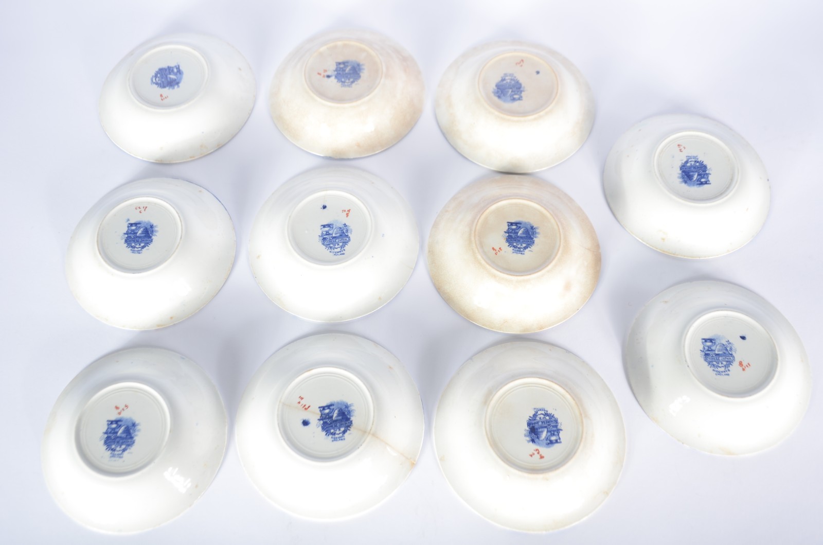 Onze bowls de faiança inglesa decorados em tons de rouge de fer e... - foto 4 de 7