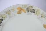 Aparelho de porcelana Real, composto de: 12 pra... - Aparelho de porcelana Real, composto de: 12 pratos rasos, 12 pratos fundos, 12 pratos de sobremesa e 12 para pão. Total: 48 peças.