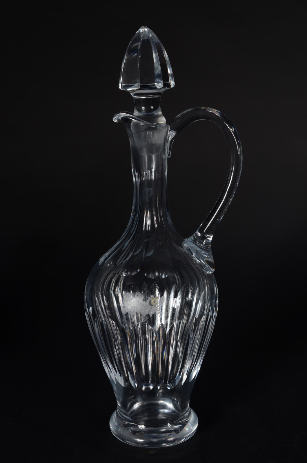 Elegante garrafa com alça de cristal europeu facetado. - foto 1 de 7