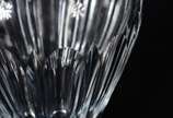 Elegante garrafa com alça de cristal europeu fa... - Elegante garrafa com alça de cristal europeu facetado.