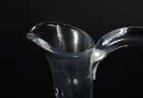 Elegante garrafa com alça de cristal europeu fa... - Elegante garrafa com alça de cristal europeu facetado.