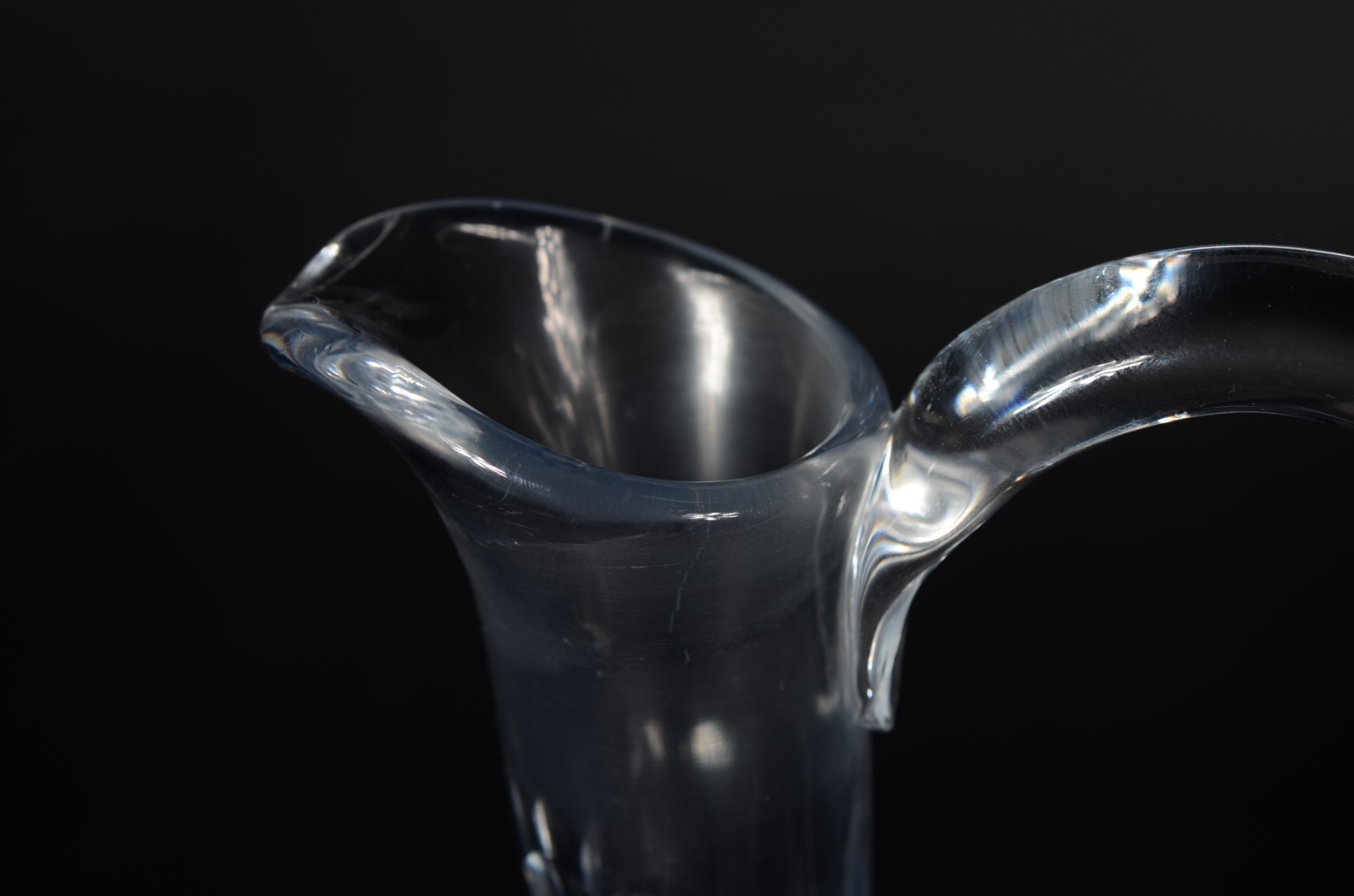 Elegante garrafa com alça de cristal europeu facetado. - foto 4 de 7
