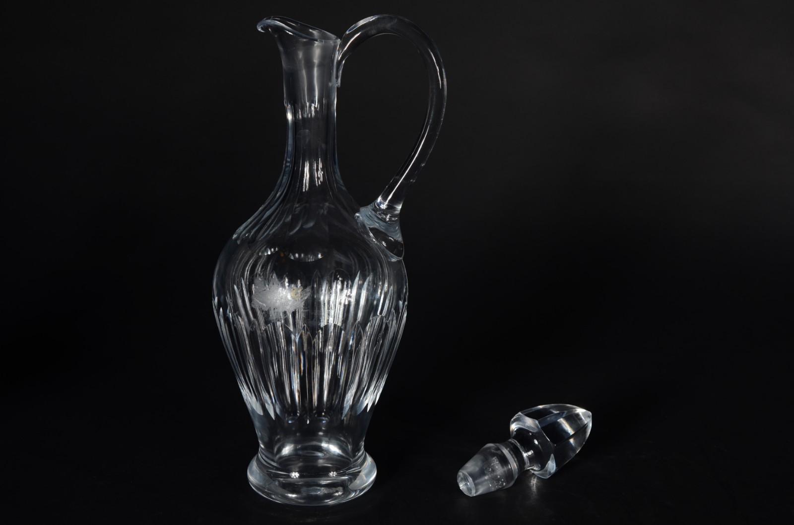 Elegante garrafa com alça de cristal europeu facetado. - foto 6 de 7