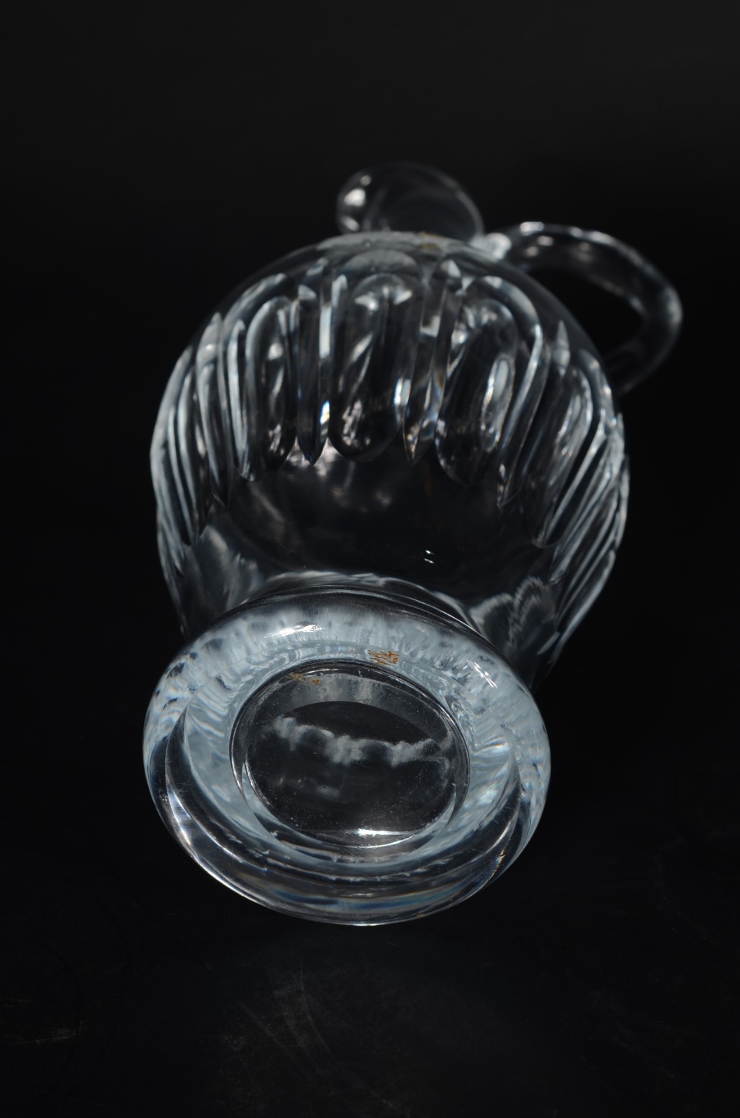 Elegante garrafa com alça de cristal europeu facetado. - foto 7 de 7