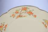 JohnsonBros England (1883-2015),  - Parte de serviço de jantar de faiança inglesa Johnsons Bros - Victorian, na cor bege decorado com flores em tons de laranja, composto de: 10 pratos ra