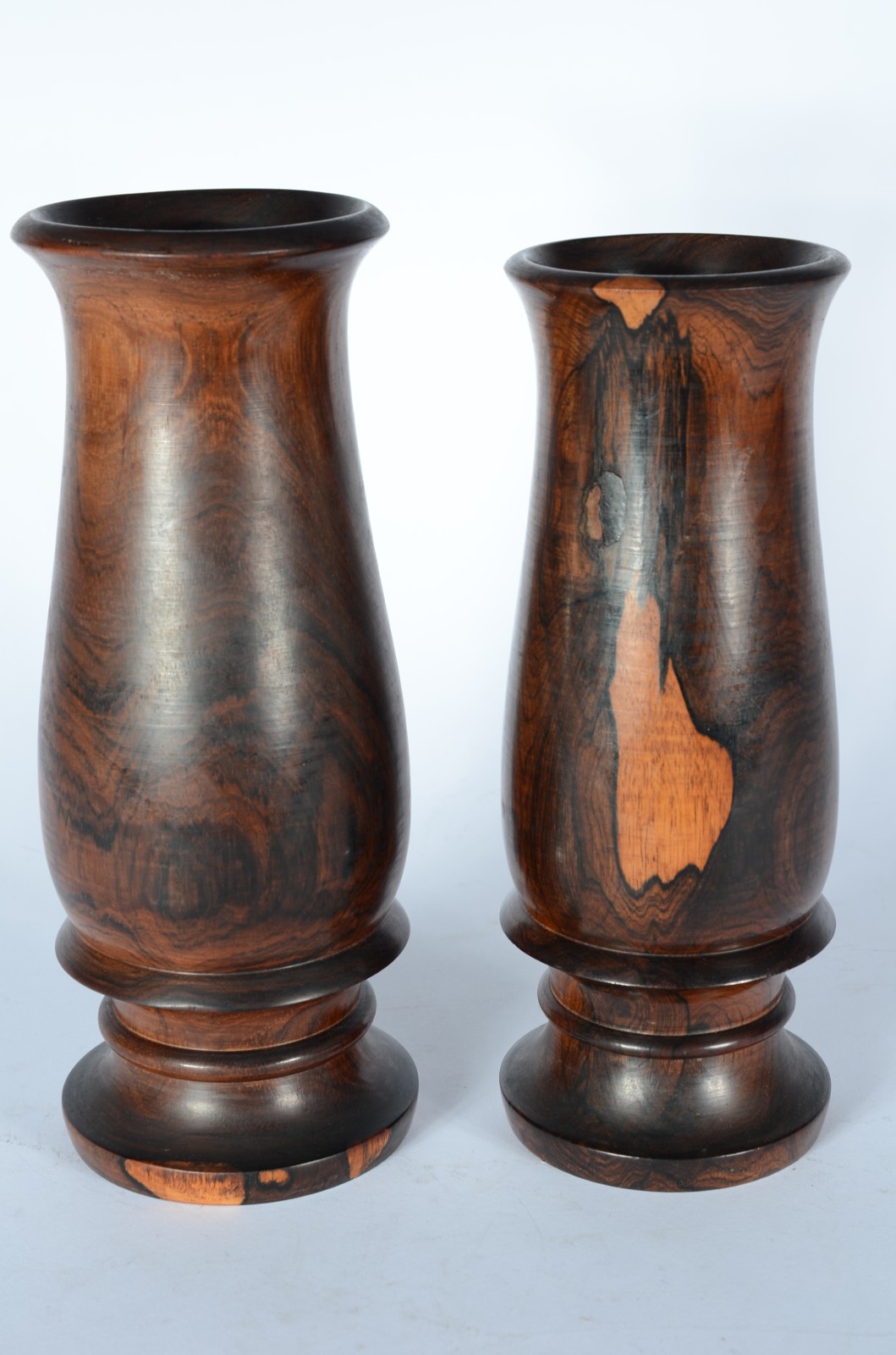 Dois vasos de madeira nobre. - foto 2 de 5