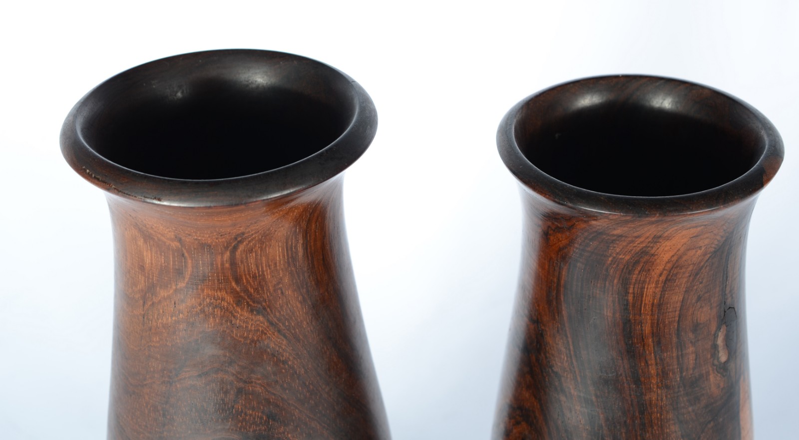 Dois vasos de madeira nobre. - foto 3 de 5