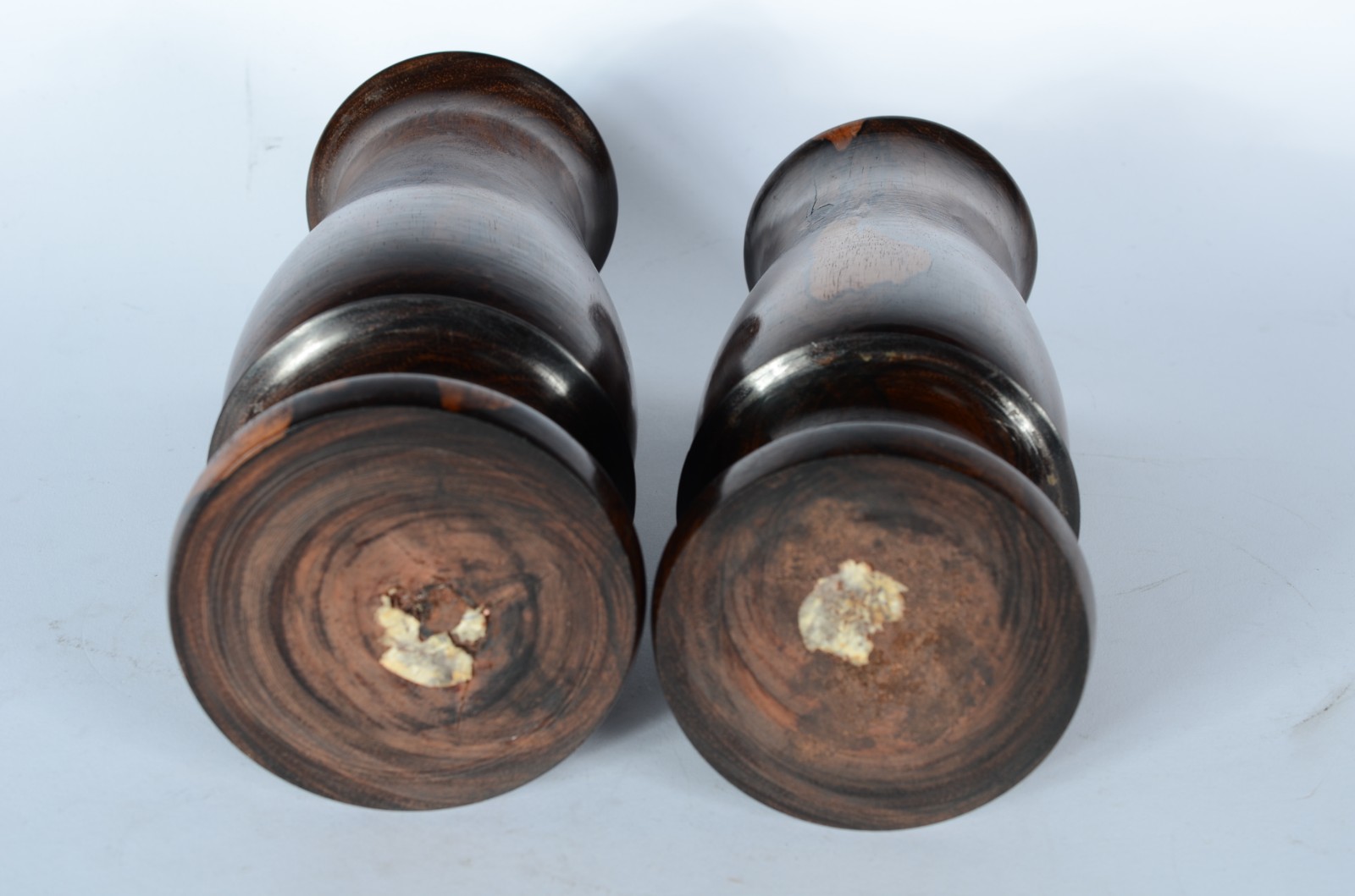 Dois vasos de madeira nobre. - foto 4 de 5
