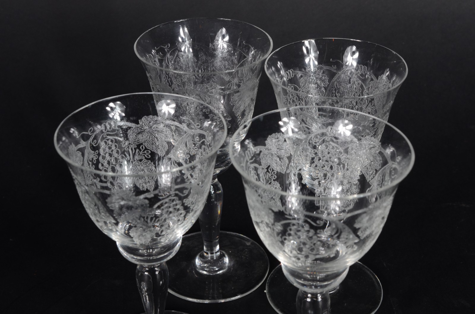 Serviço de cristal lavrado, composto de: 5 taças para champagne, 6... - foto 4 de 11