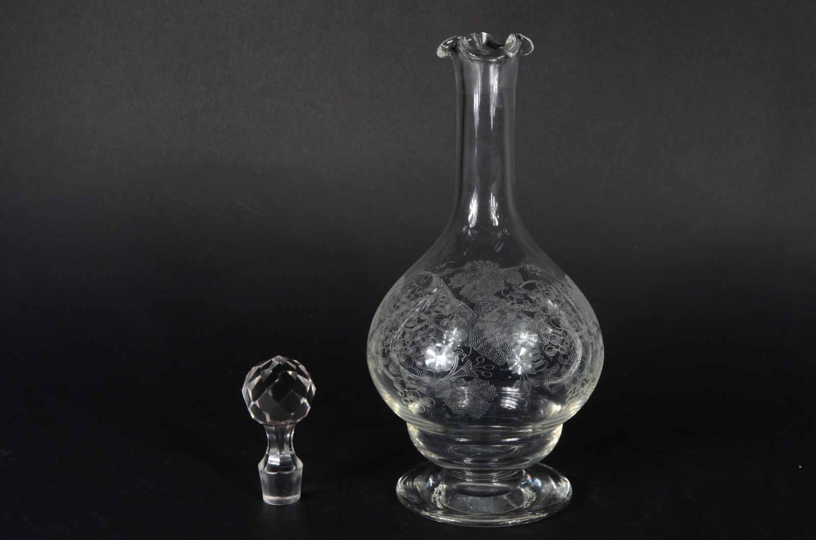 Serviço de cristal lavrado, composto de: 5 taças para champagne, 6... - foto 9 de 11