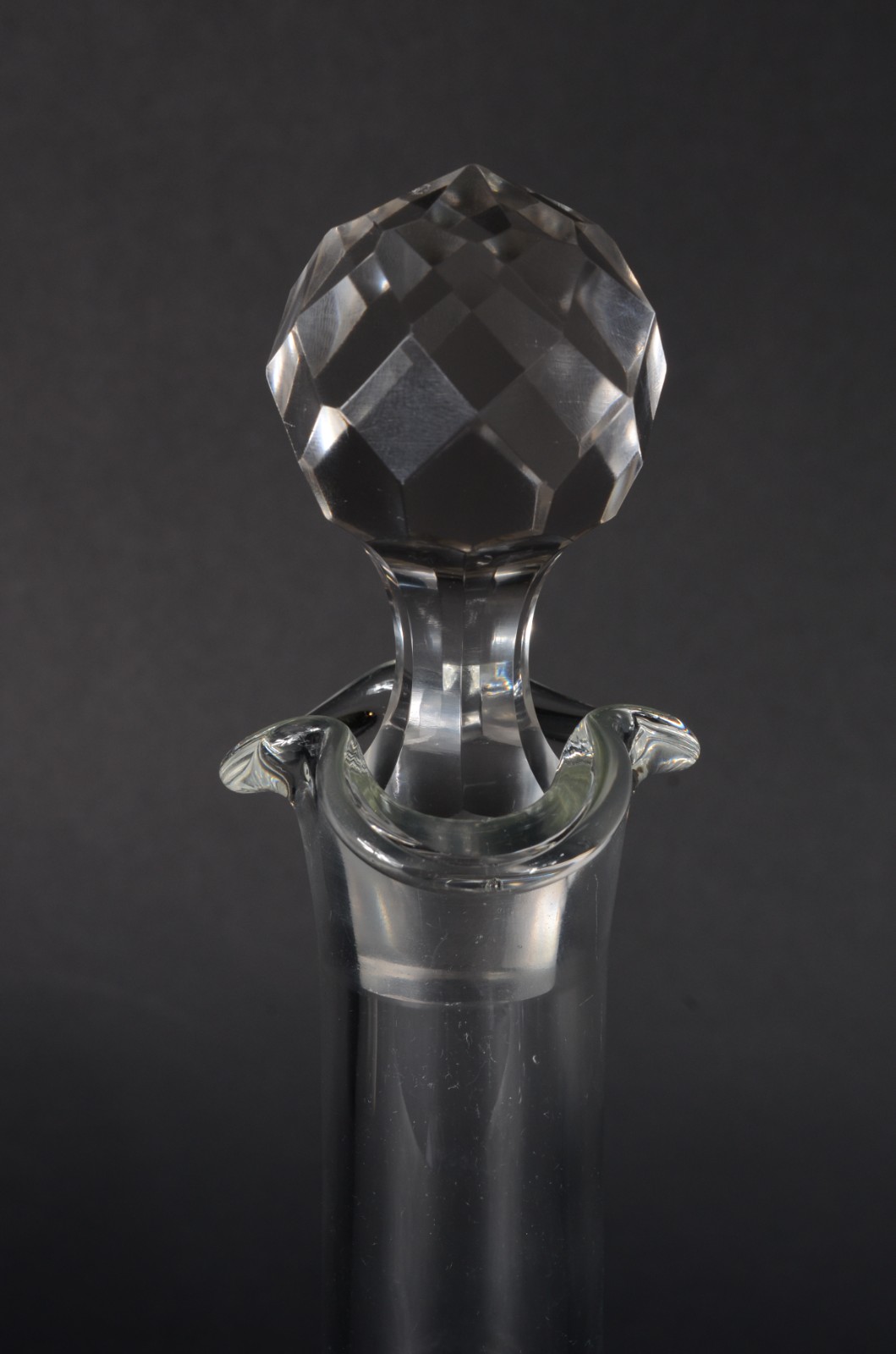 Serviço de cristal lavrado, composto de: 5 taças para champagne, 6... - foto 10 de 11