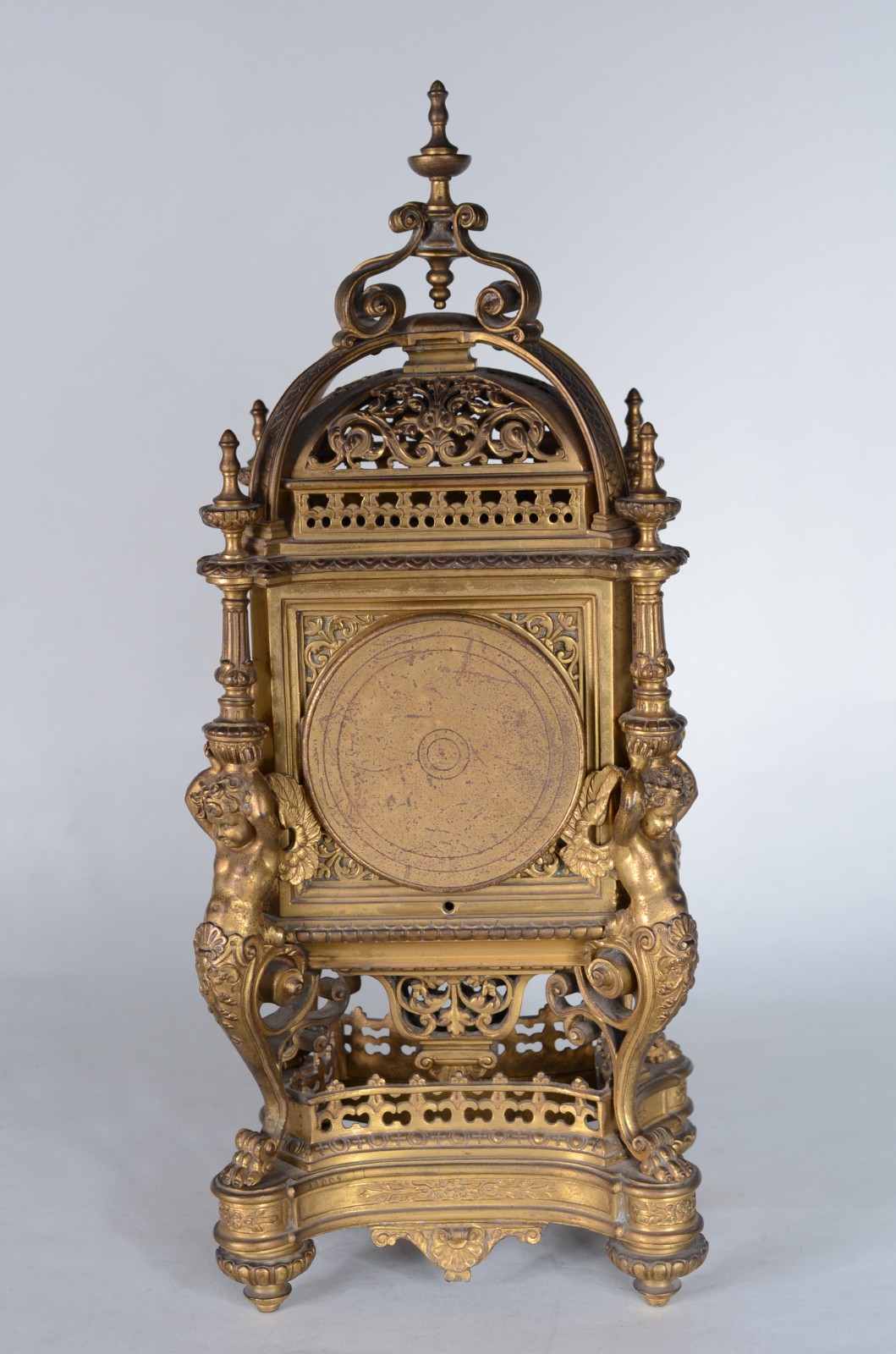 Relógio de mesa de bronze europeu ricamente trabalhado, adornado na... - foto 3 de 11