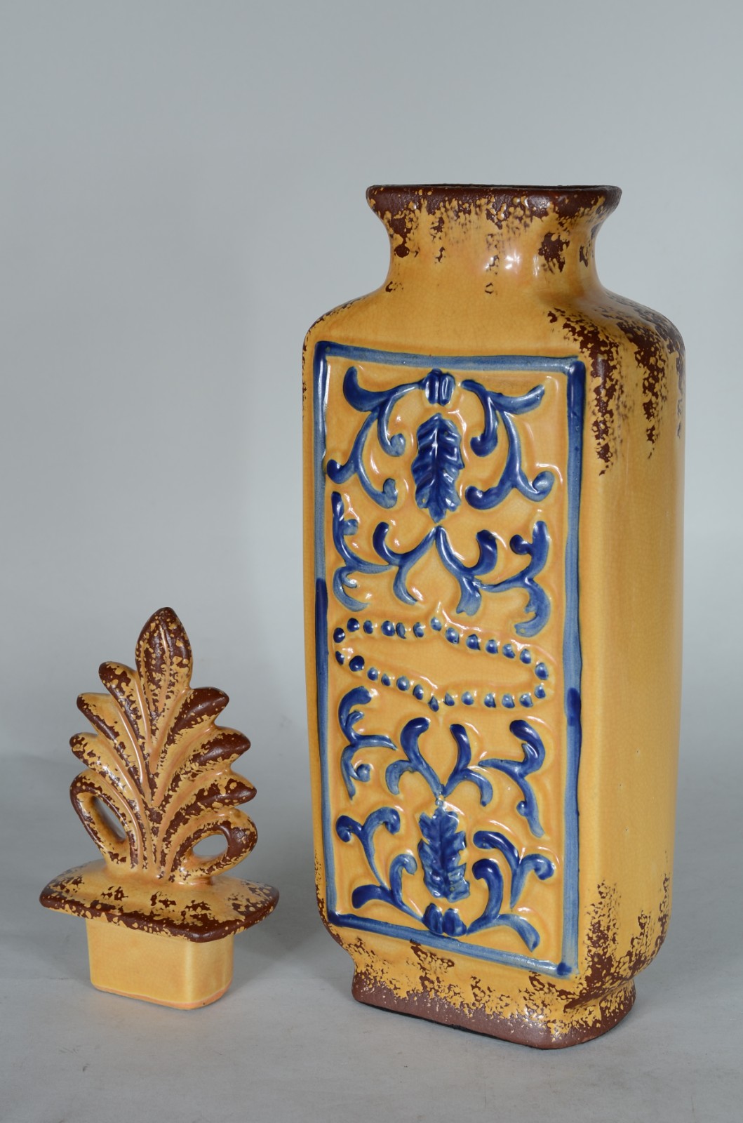 Potiche decorativo de cerâmica vitrificada na cor amarela com... - foto 4 de 9