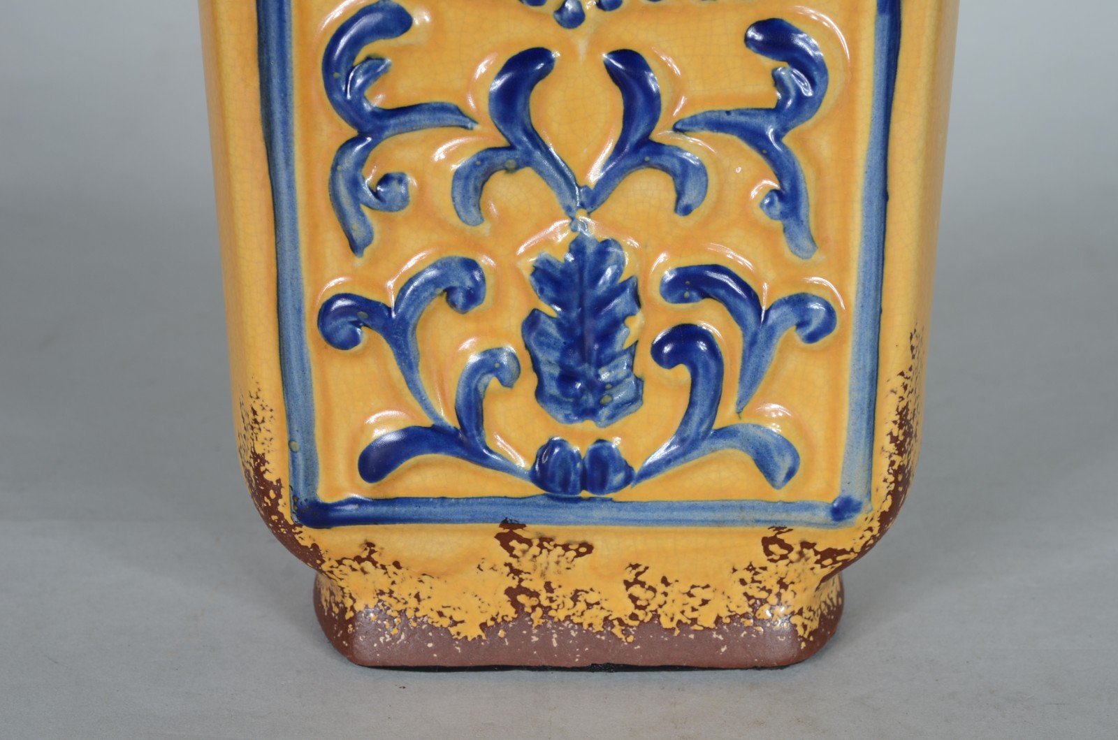 Potiche decorativo de cerâmica vitrificada na cor amarela com... - foto 8 de 9