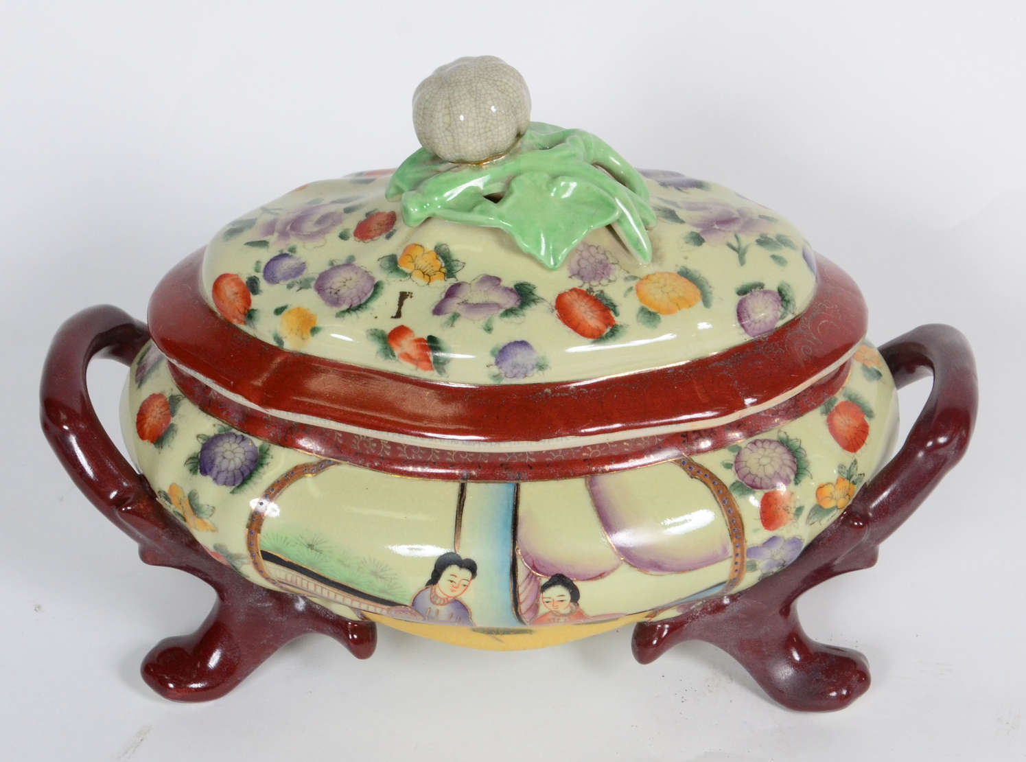 Sopeira de porcelana chinesa policromada, pega da tampa na forma de... - foto 2 de 2