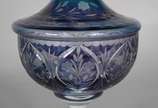 Compoteira de cristal azul lapidada. - Compoteira de cristal azul lapidada.