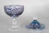 Compoteira de cristal azul lapidada. - Compoteira de cristal azul lapidada.
