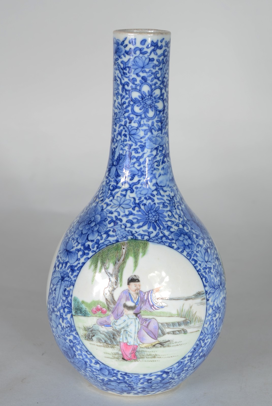 Vaso de porcelana oriental decorada com figura de gueixa policromada... - foto 3 de 6