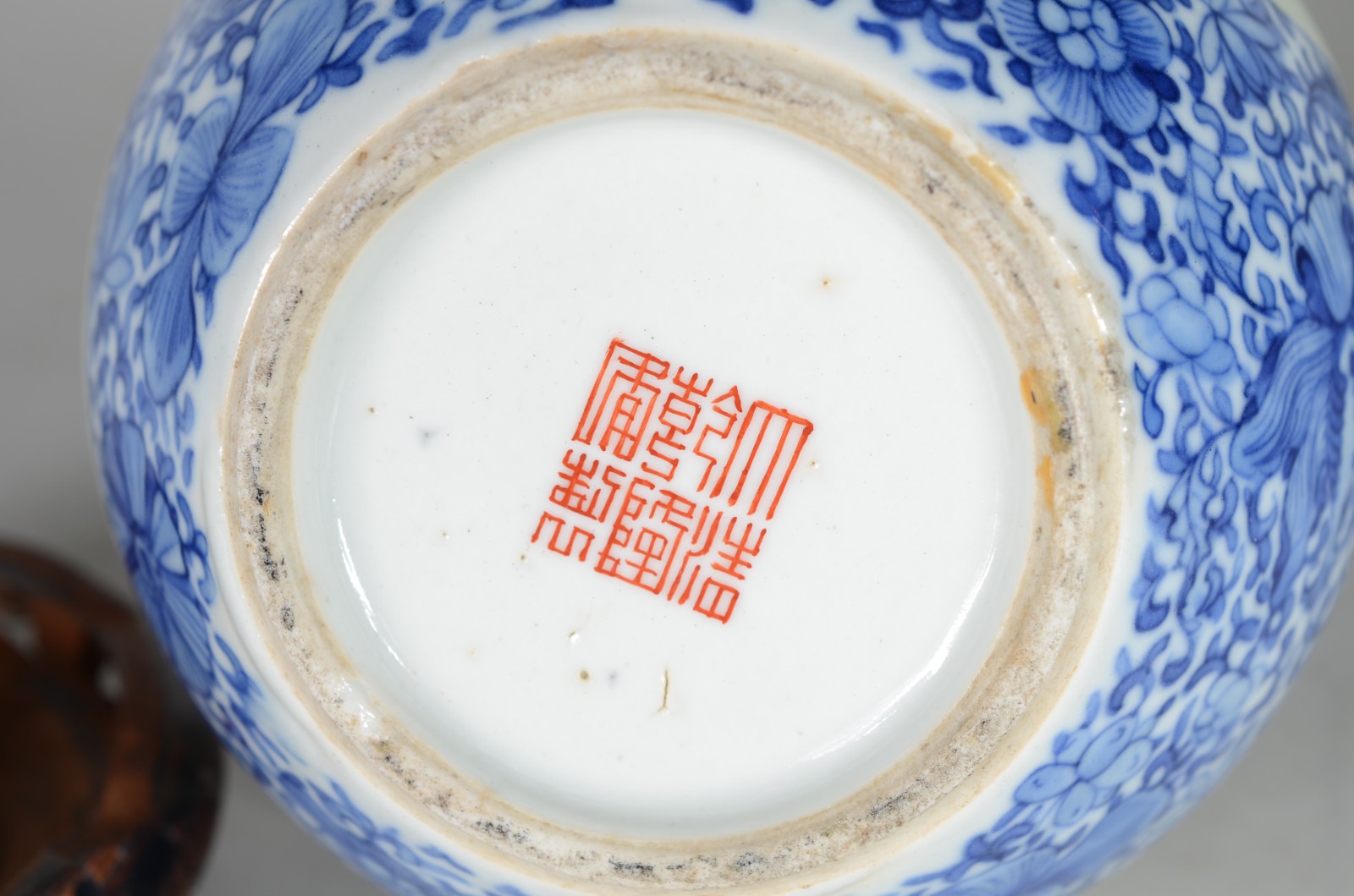 Vaso de porcelana oriental decorada com figura de gueixa policromada... - foto 6 de 6