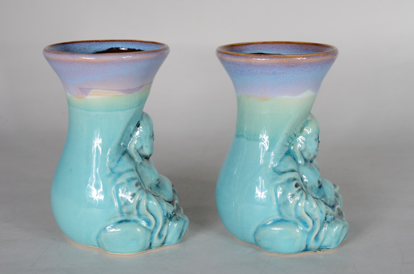Par de vasos de cerâmica com figura de Buda em relevo. - foto 4 de 6