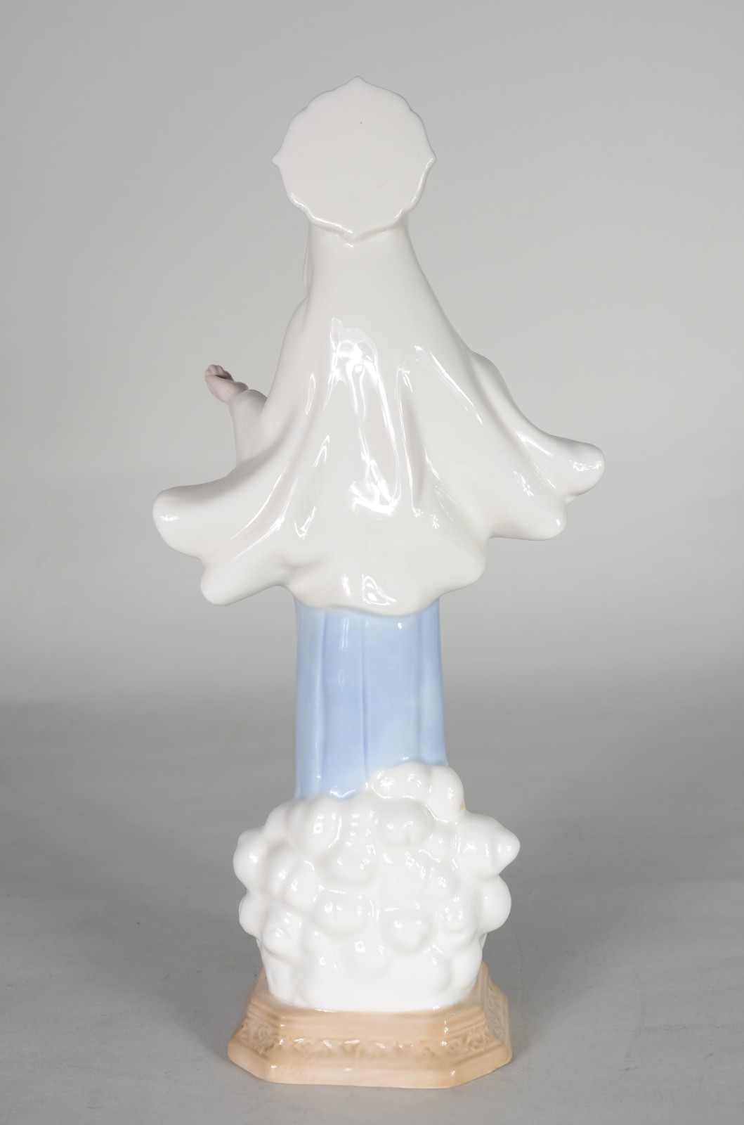 Estatueta de porcelana policromada representando Nossa Senhora da... - foto 4 de 6