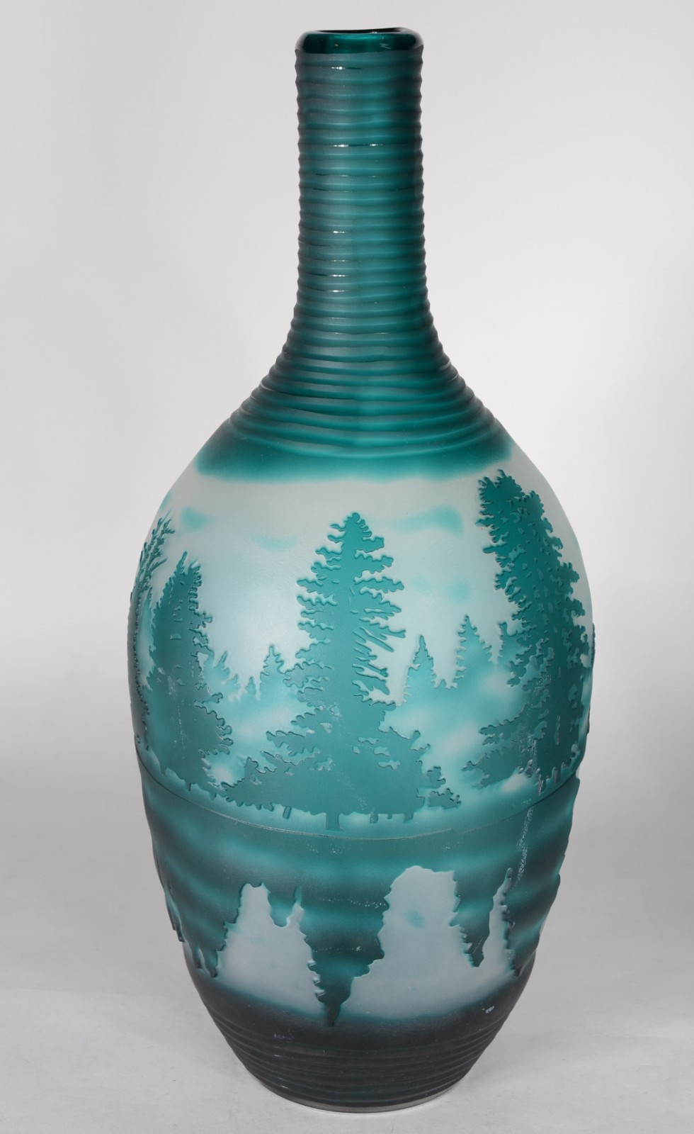 Vaso de vidro decorativo verde com relevo. - foto 1 de 7