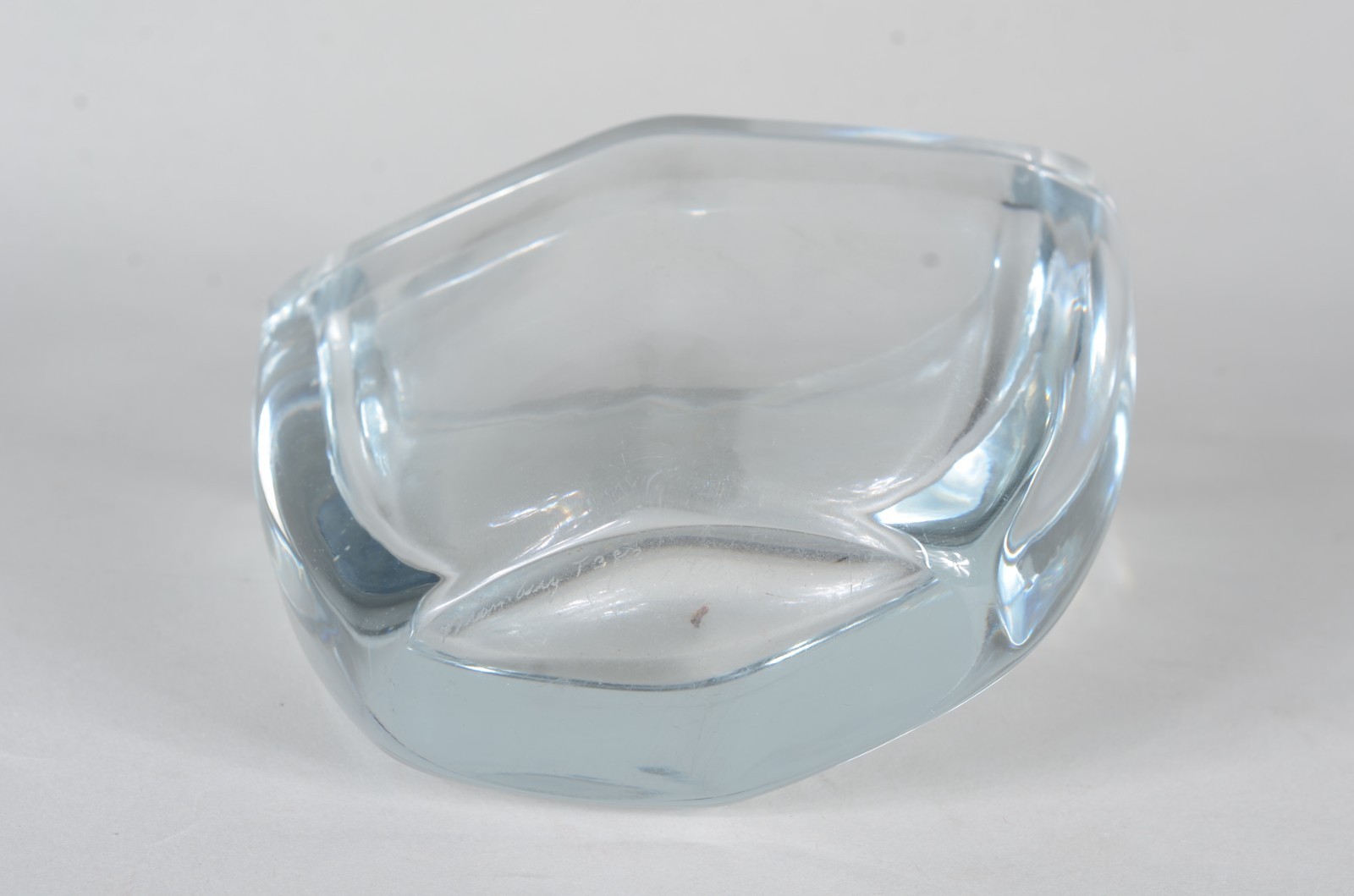 Pequeno vaso de cristal, assinado. - foto 3 de 5