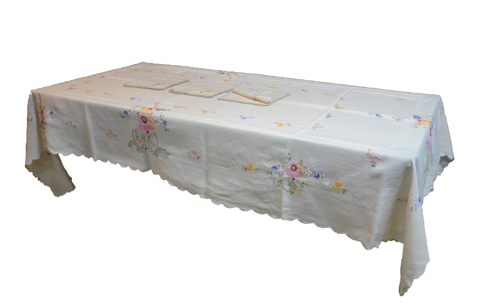 Toalha de mesa de linho com bordados coloridos da Ilha da Madeira... - foto 1 de 11