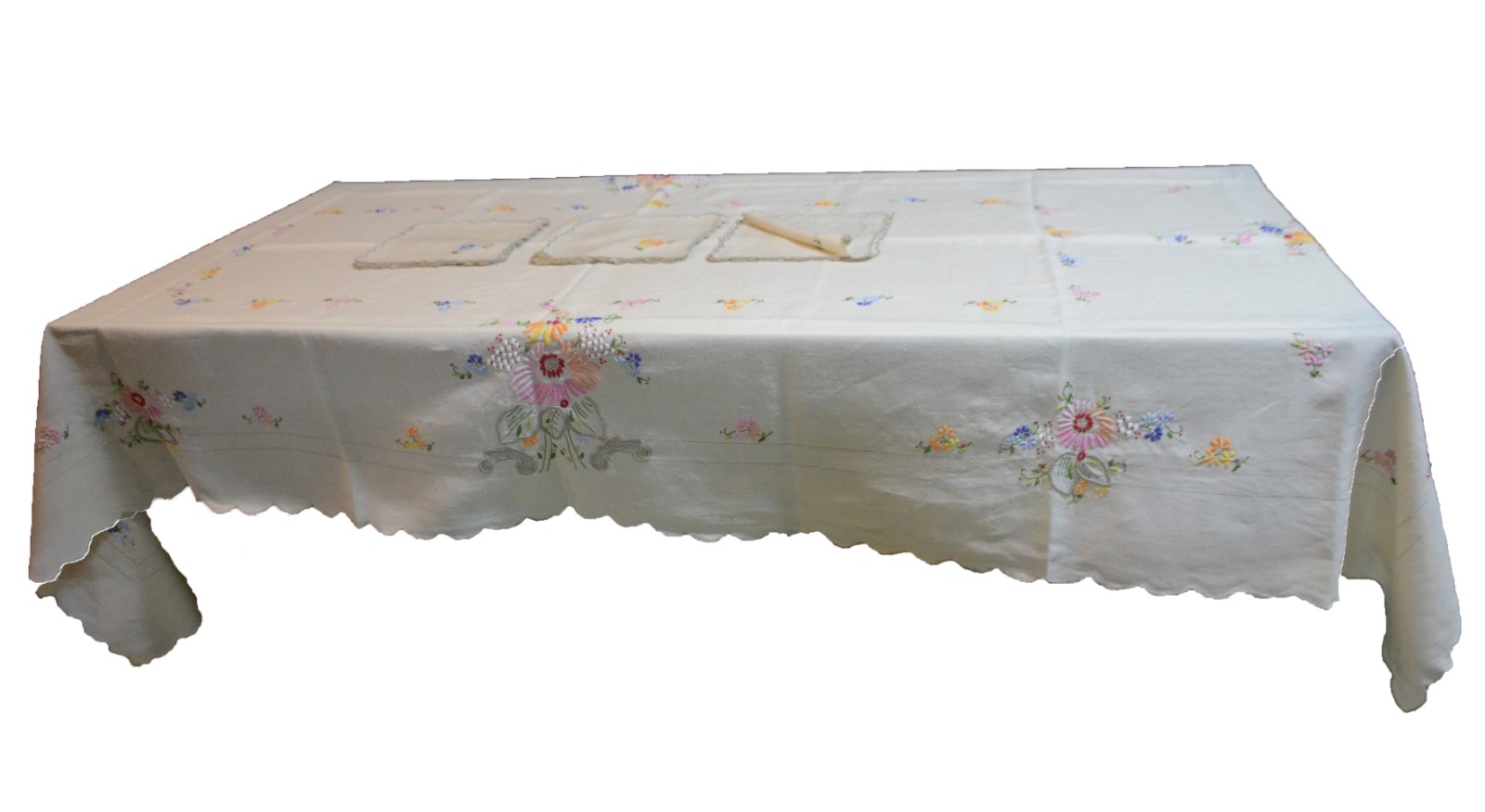 Toalha de mesa de linho com bordados coloridos da Ilha da Madeira... - foto 2 de 11