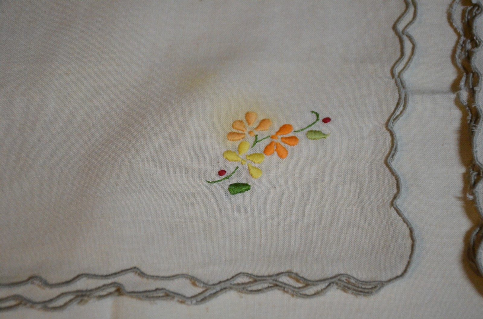 Toalha de mesa de linho com bordados coloridos da Ilha da Madeira... - foto 11 de 11