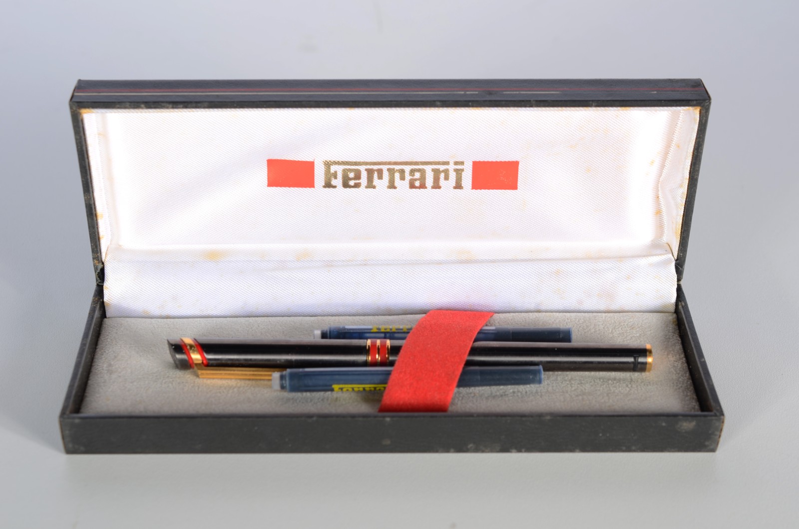 Caneta "Ferrari - Edição Limitada", acompanham 2 cargas. No estojo... - foto 1 de 9