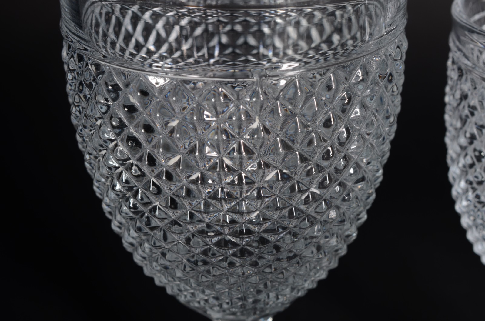 Serviço de cristal, lapidação "bico de jaca", composto de: 18 taças... - foto 3 de 7