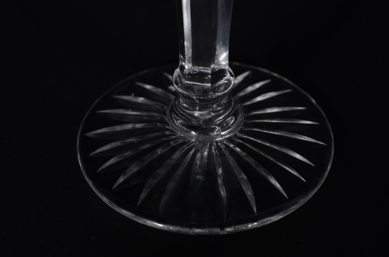 Serviço de cristal lapidado, composto de: 12 taças para água, 13 para... - foto 3 de 6