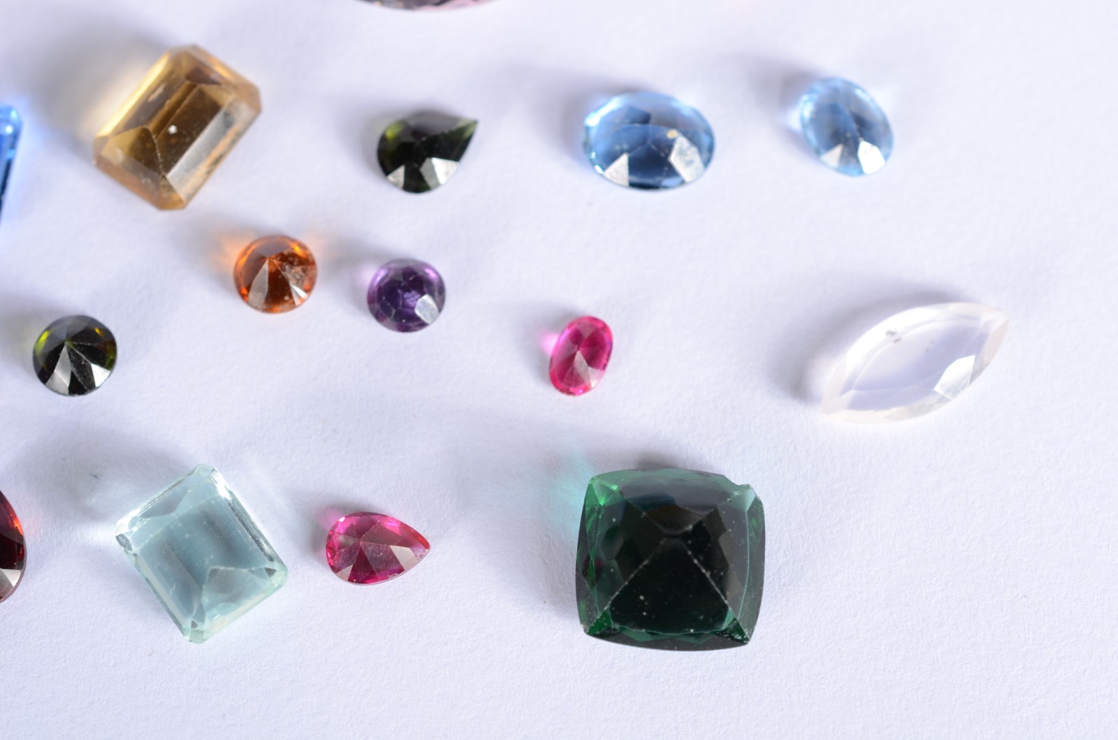 Lote com pedras coloridas semi preciosas de vários tamanhos e cores... - foto 5 de 11
